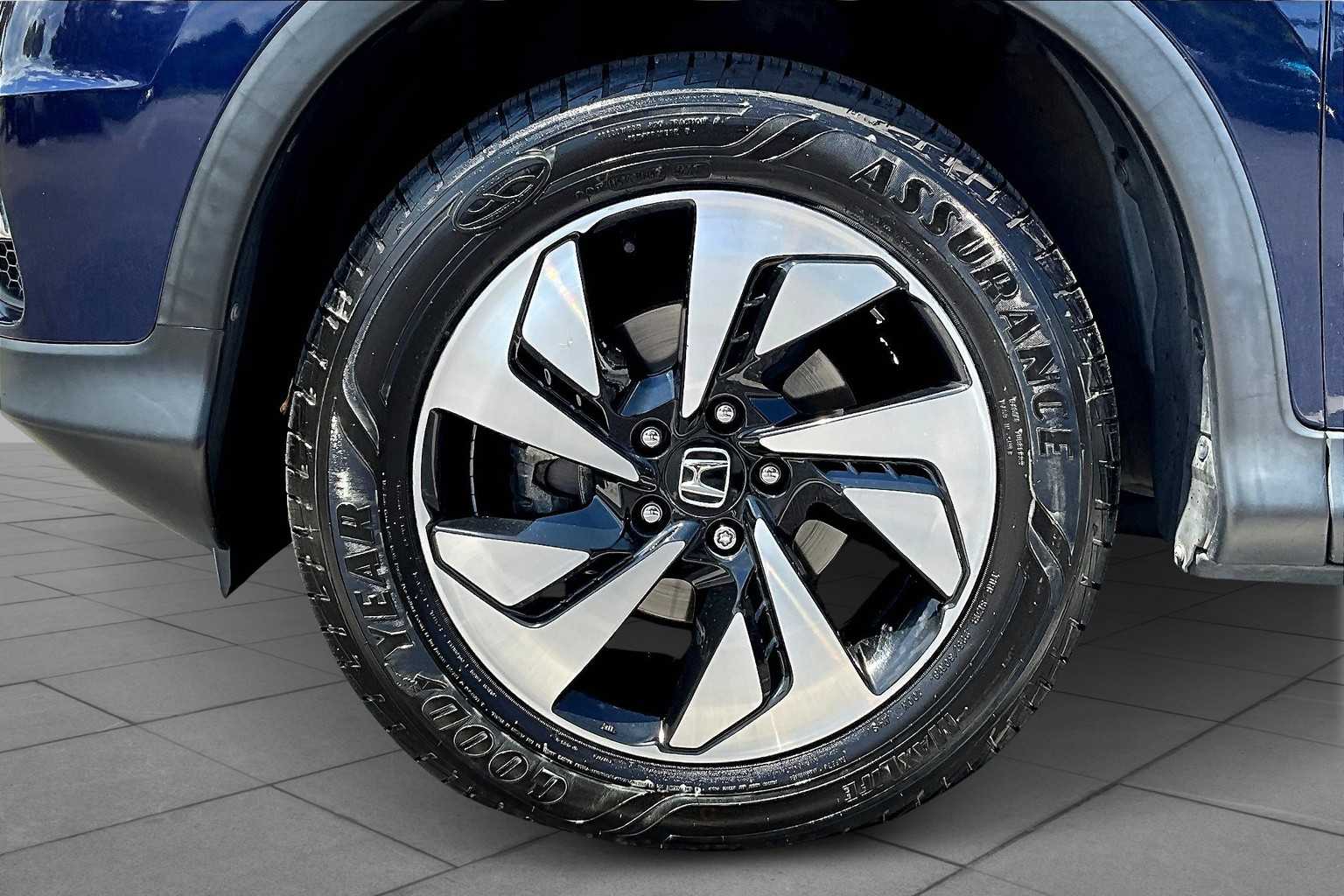 2015 Honda CR-V Touring photo 9