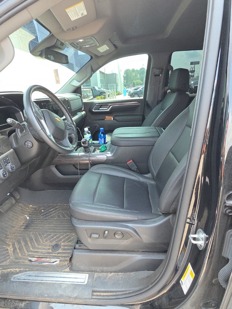 2023 Chevrolet Silverado 1500 LTZ photo 3