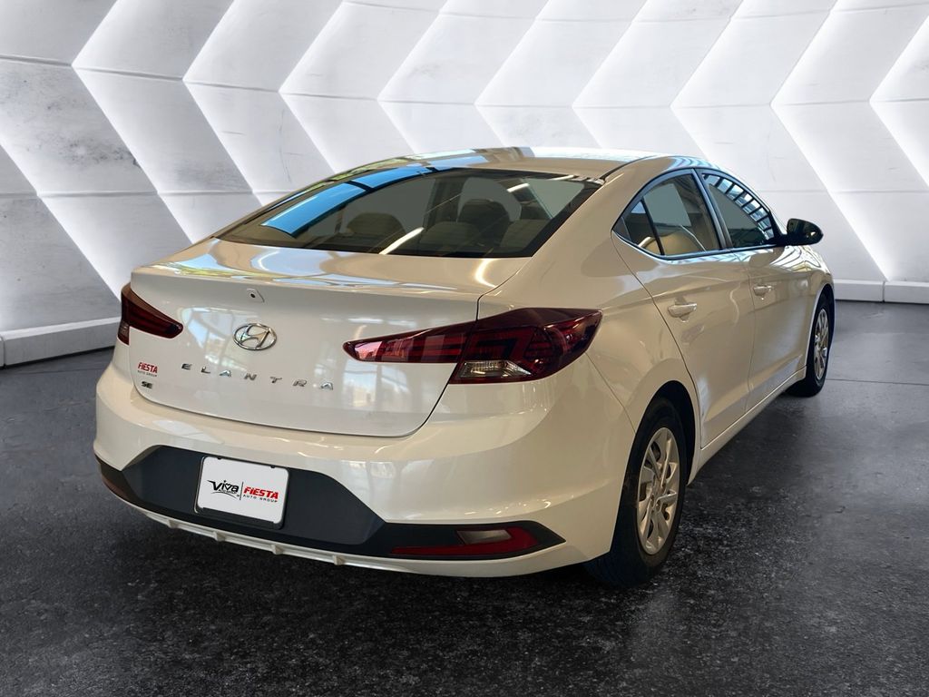 2019 Hyundai Elantra SE photo 4
