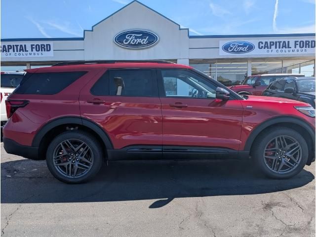 2025 Ford Explorer ST-Line photo 4