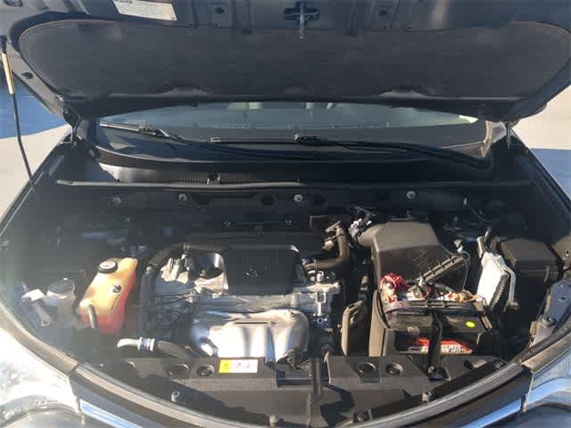 2017 Toyota RAV4 XLE photo 6