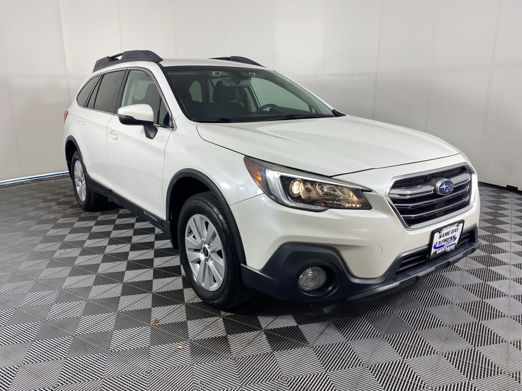 2019 Subaru Outback 2.5i Premium photo 11