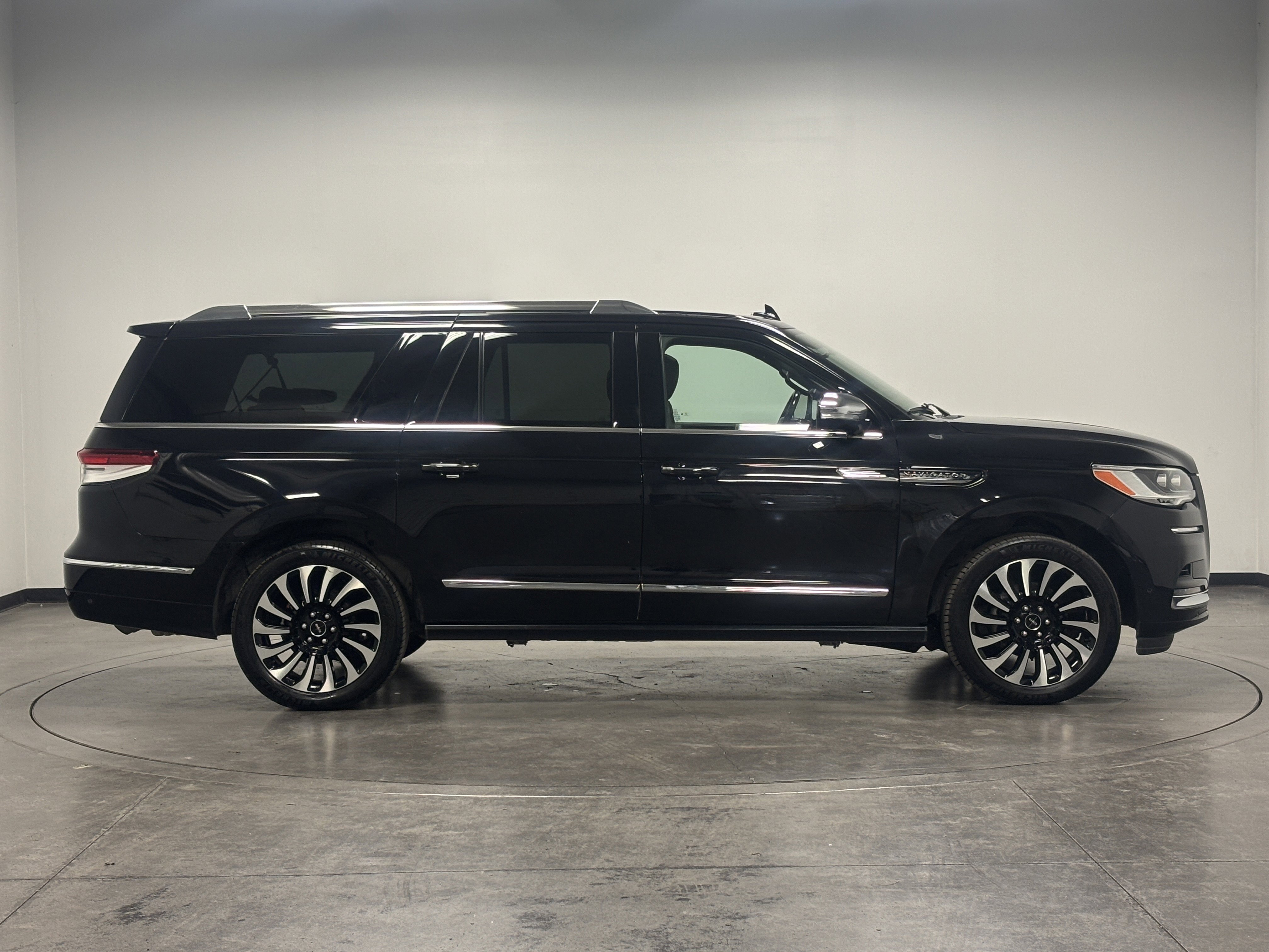 LADE/NAVIGATORナビゲーター Pre-Owned 2022 Lincoln Navigator L Black Label 4D Sport Utility in