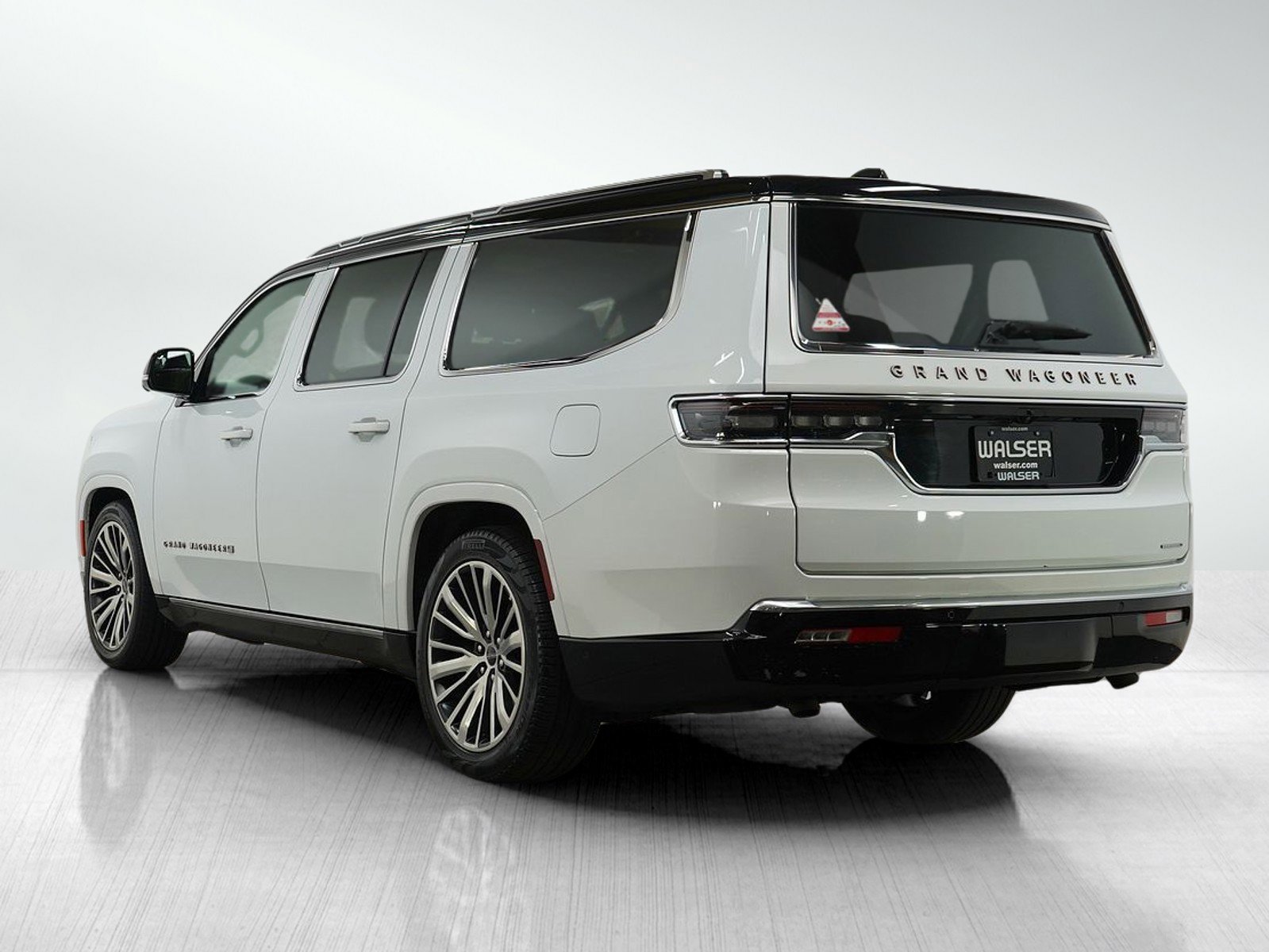 2024 Jeep Wagoneer L Series III photo 3