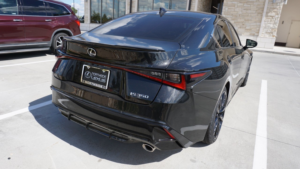2022 Lexus IS F SPORT photo 3