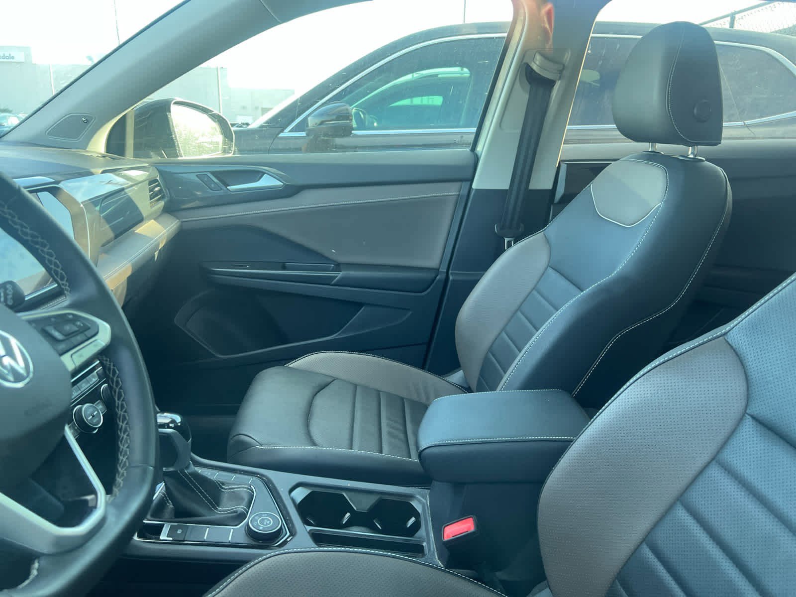 2023 Volkswagen Taos SEL photo 4