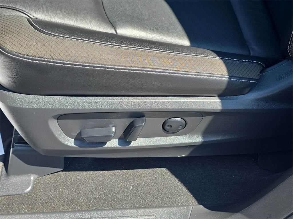 2023 Nissan Pathfinder SL photo 17
