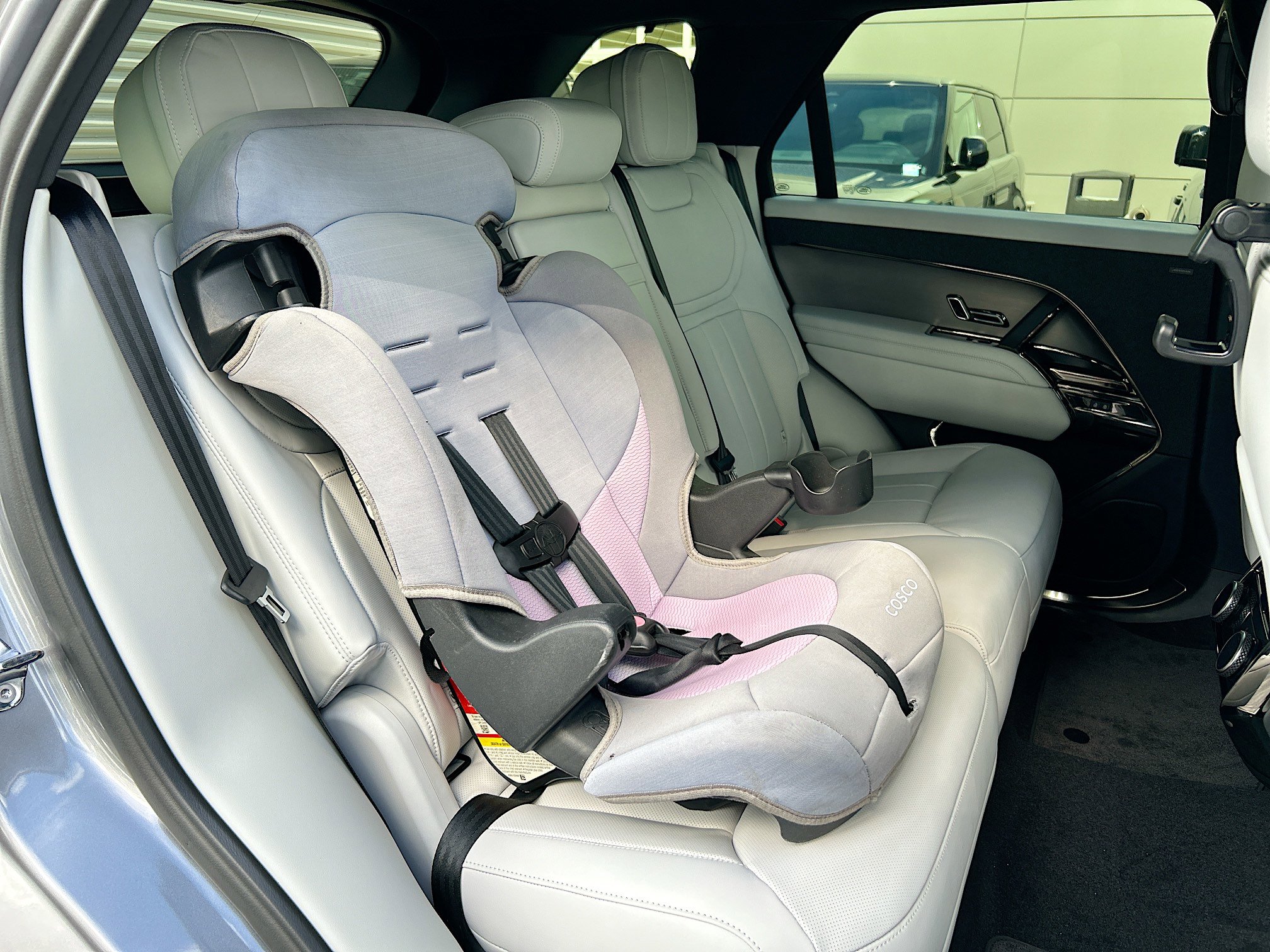 2025 Land Rover Range Rover Sport SE photo 11