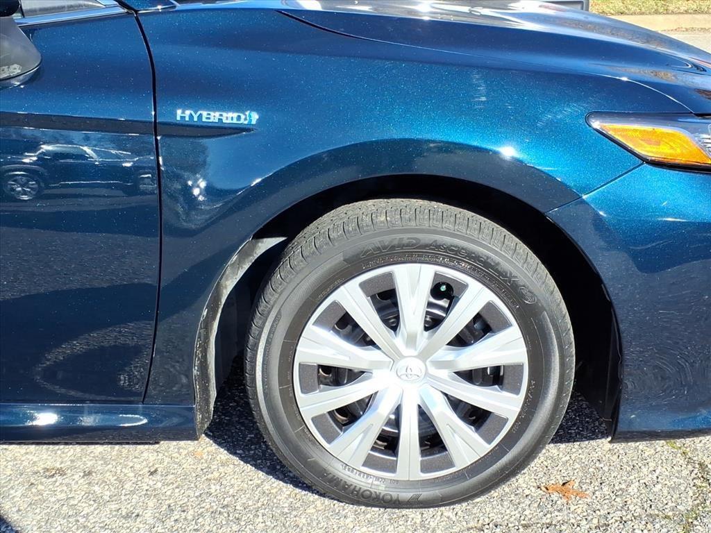 2020 Toyota Camry Hybrid LE photo 2