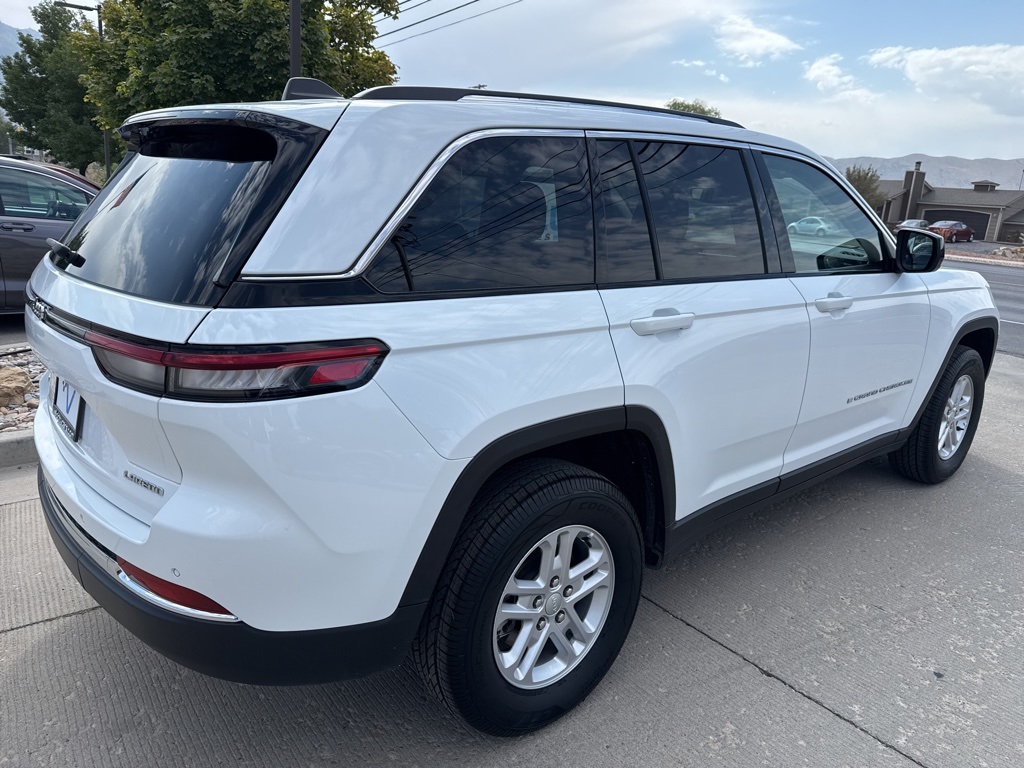2023 Jeep Cherokee Laredo photo 3