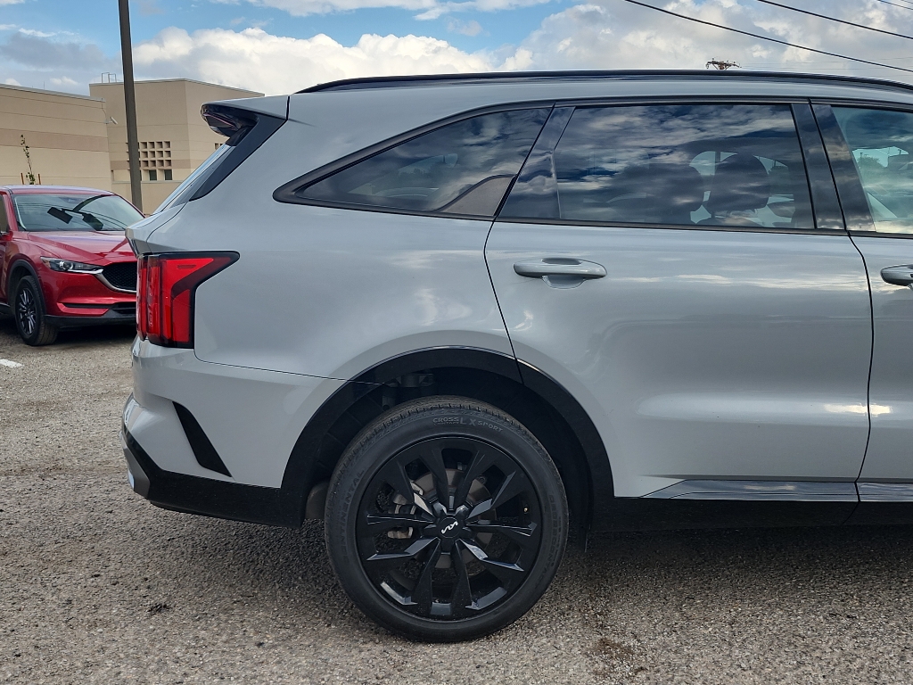 2023 Kia Sorento SX photo 2