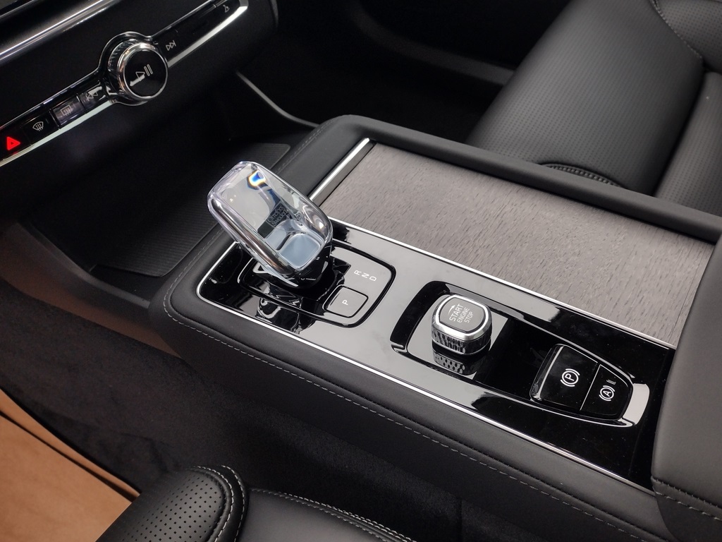 2026 VOLVO XC90 - Image 17