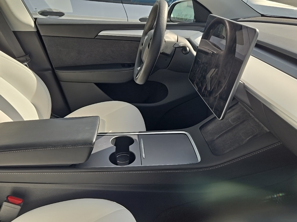 2023 Tesla Model Y Long Range photo 7