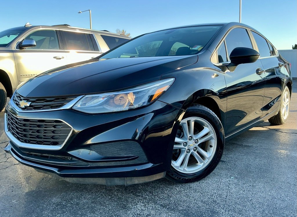 2017 Chevrolet Cruze LT photo 3