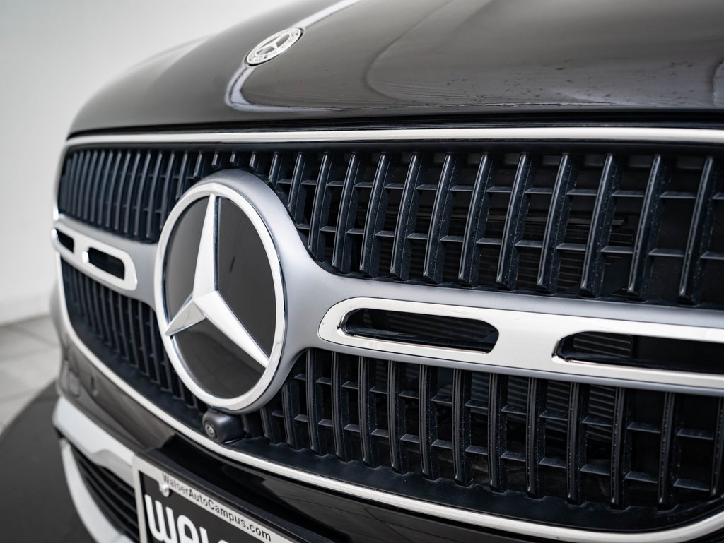 2025 Mercedes Benz GLC 300 4MATIC photo 3