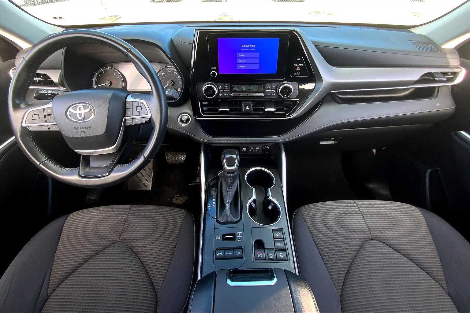 2024 Toyota Highlander LE photo 14