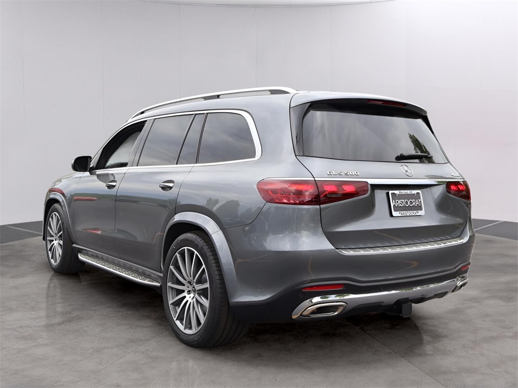 2025 Mercedes Benz GLS 580 4MATIC photo 3
