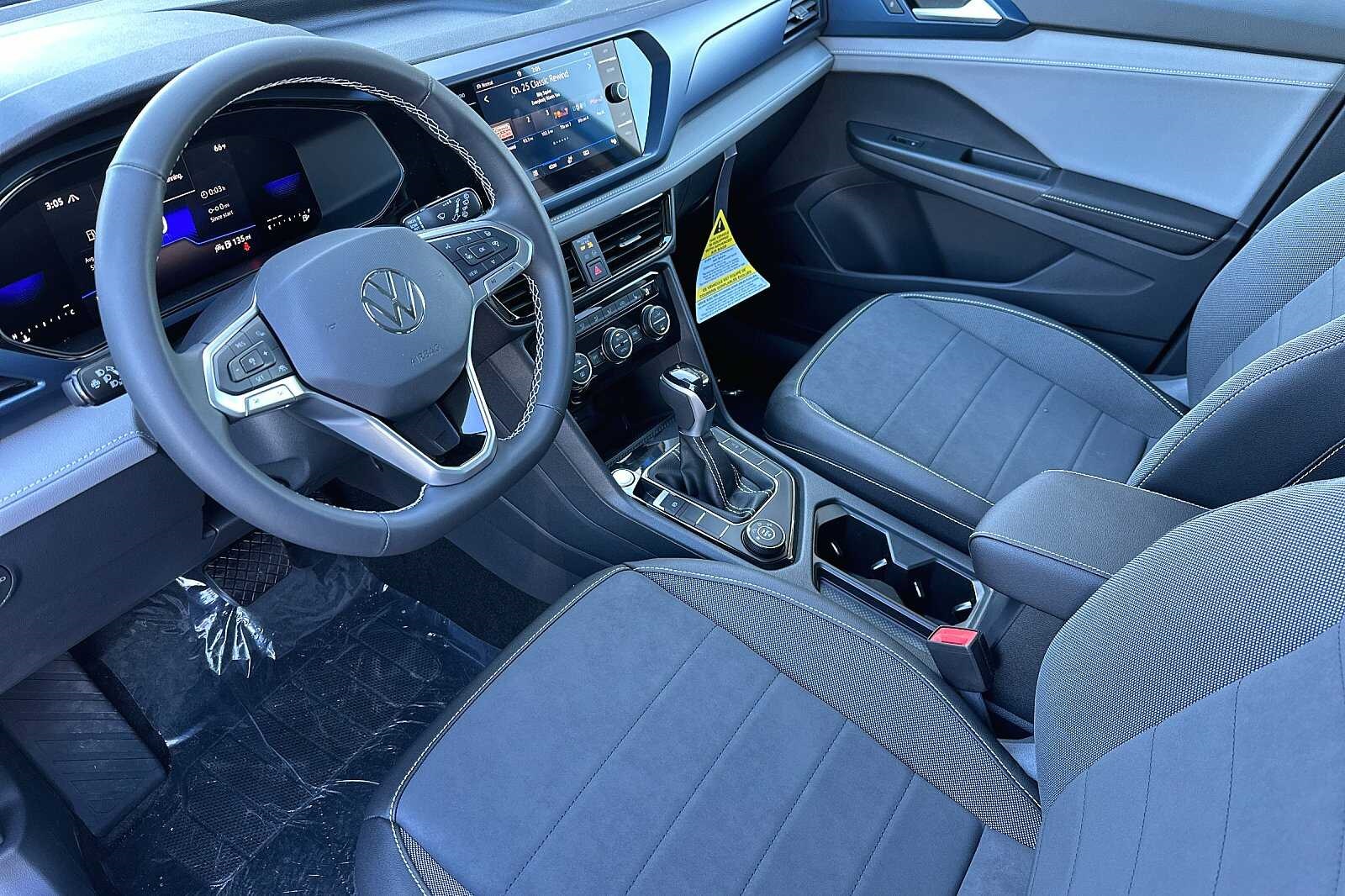 2024 Volkswagen Taos SE photo 10