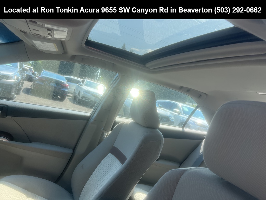2012 Toyota Camry XLE photo 11