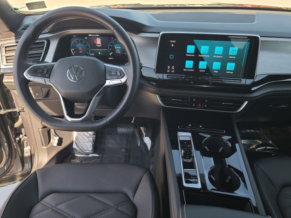 2024 Volkswagen Atlas Cross Sport SE Technology photo 2
