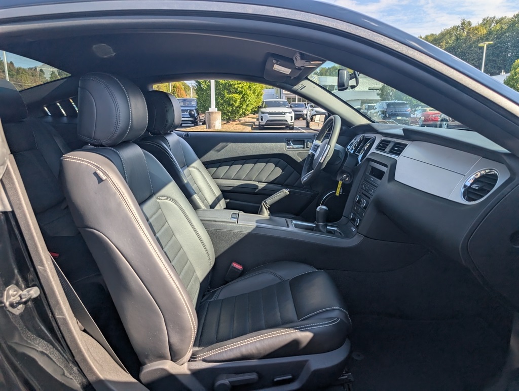 2013 Ford Mustang GT Premium photo 21