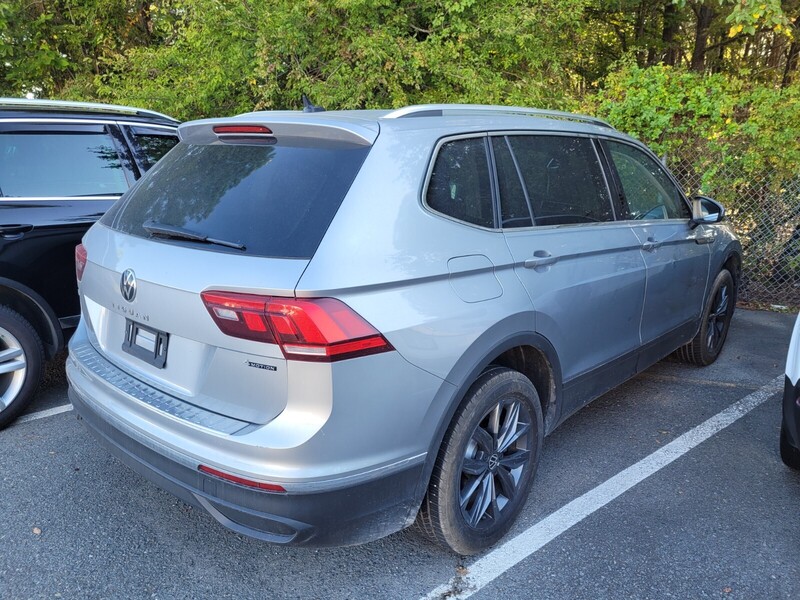2022 Volkswagen Tiguan SE photo 2