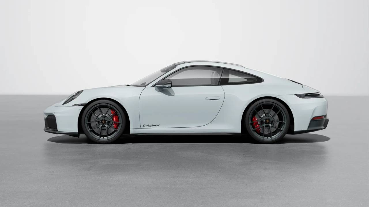 2026 Porsche 911 GTS photo 2