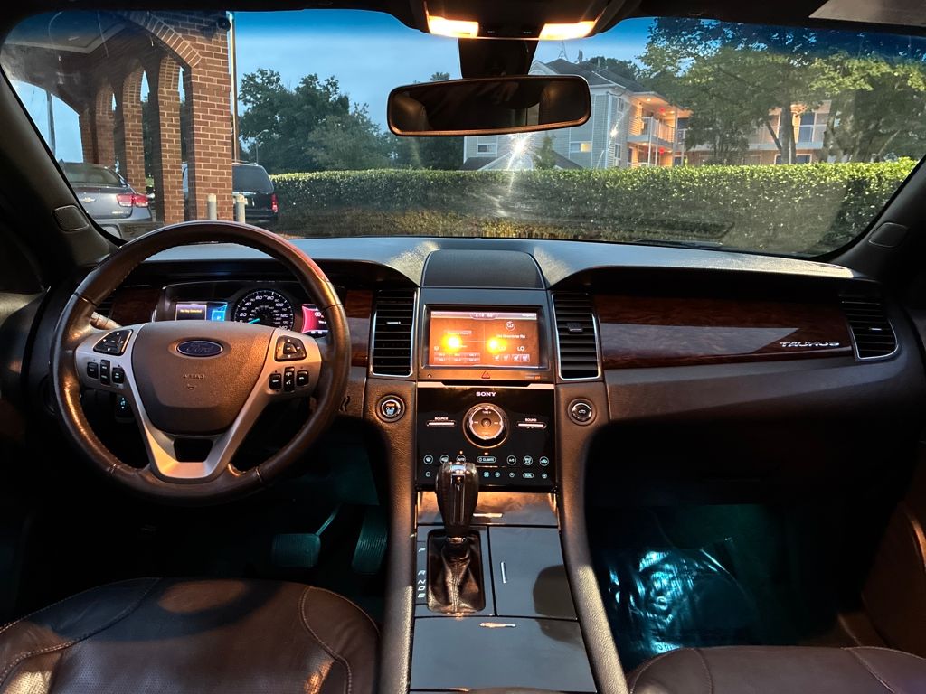 2013 Ford Taurus Limited photo 12