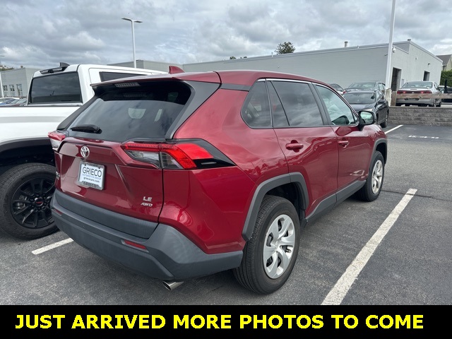 2022 Toyota RAV4 LE photo 4