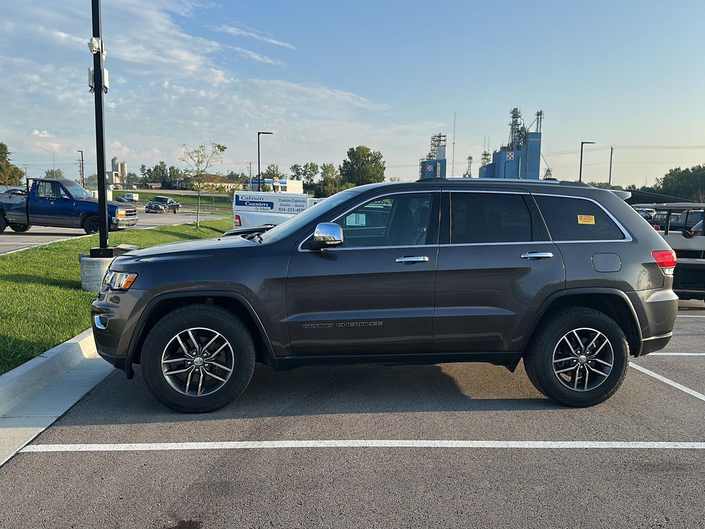 Used 2017 Jeep Grand Cherokee Limited with VIN 1C4RJFBG6HC887275 for sale in Kansas City
