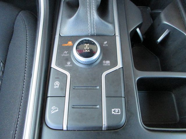 2022 Kia Sorento LX photo 17