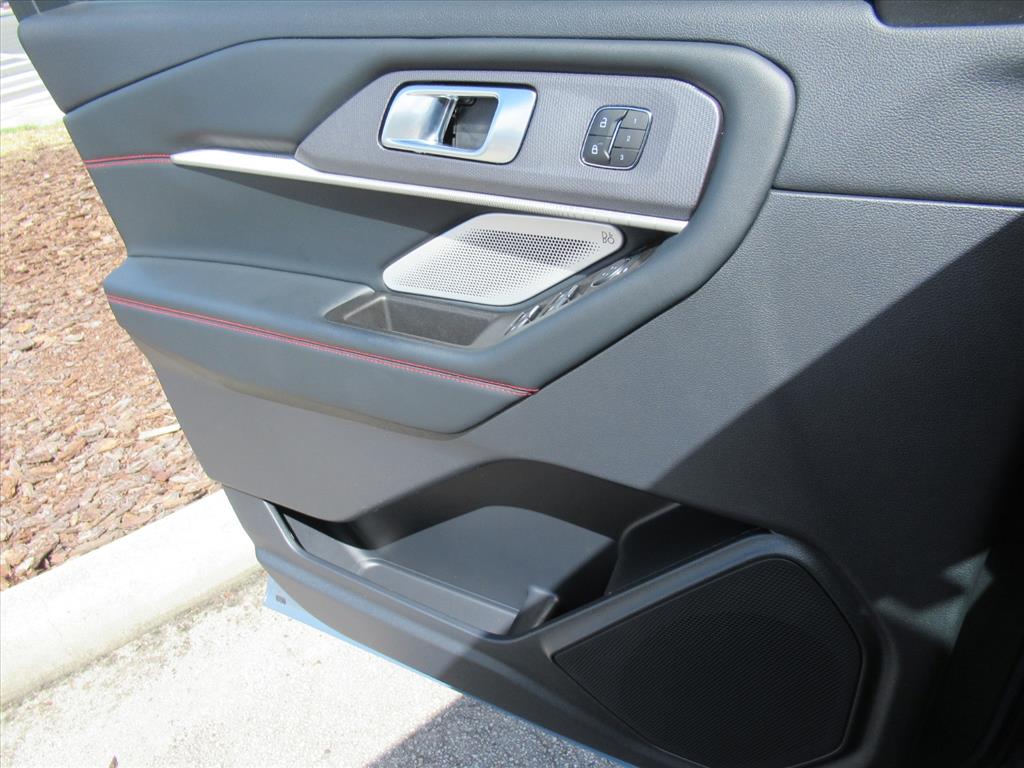 2025 Ford Explorer ST photo 25