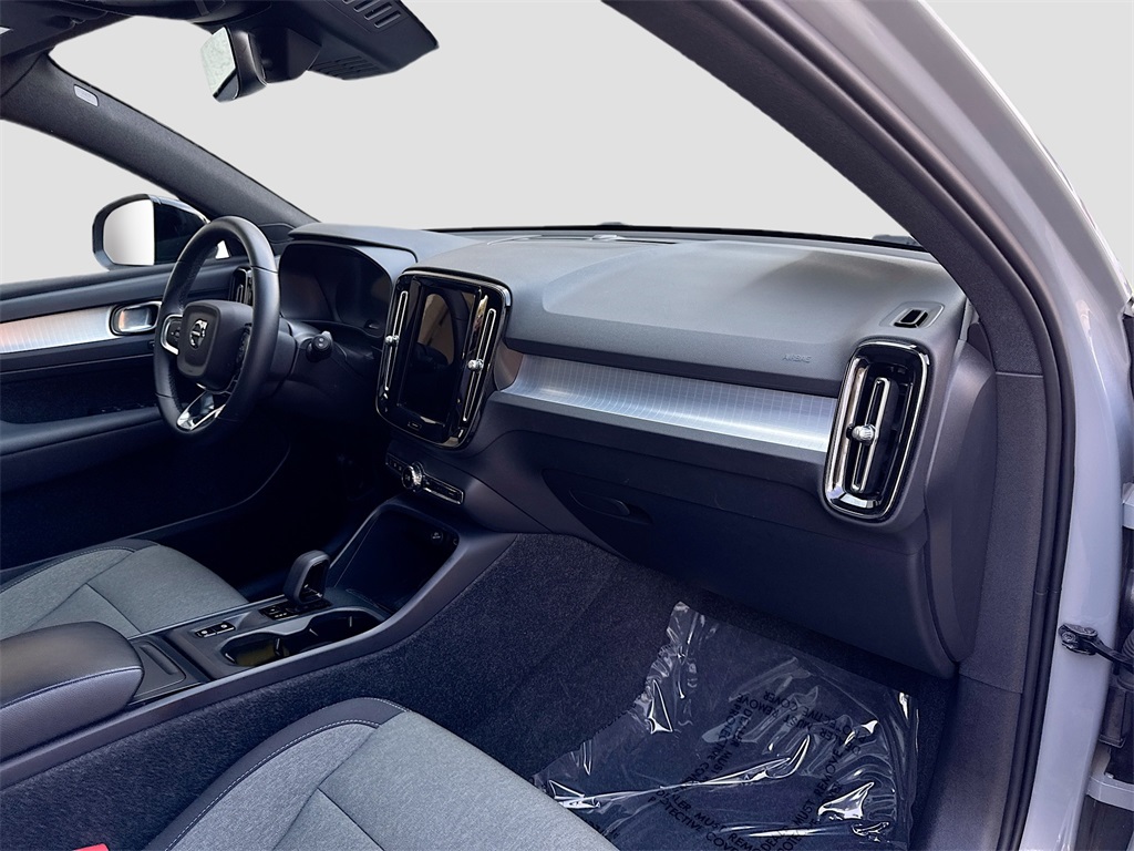 2024 Volvo XC40 Core photo 31