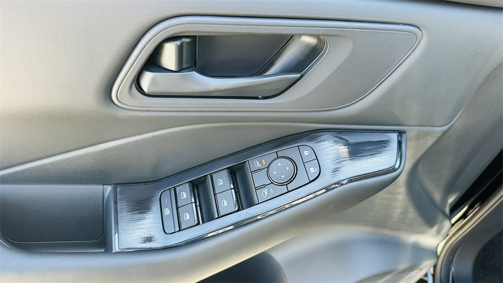 2026 Nissan Rogue S photo 14