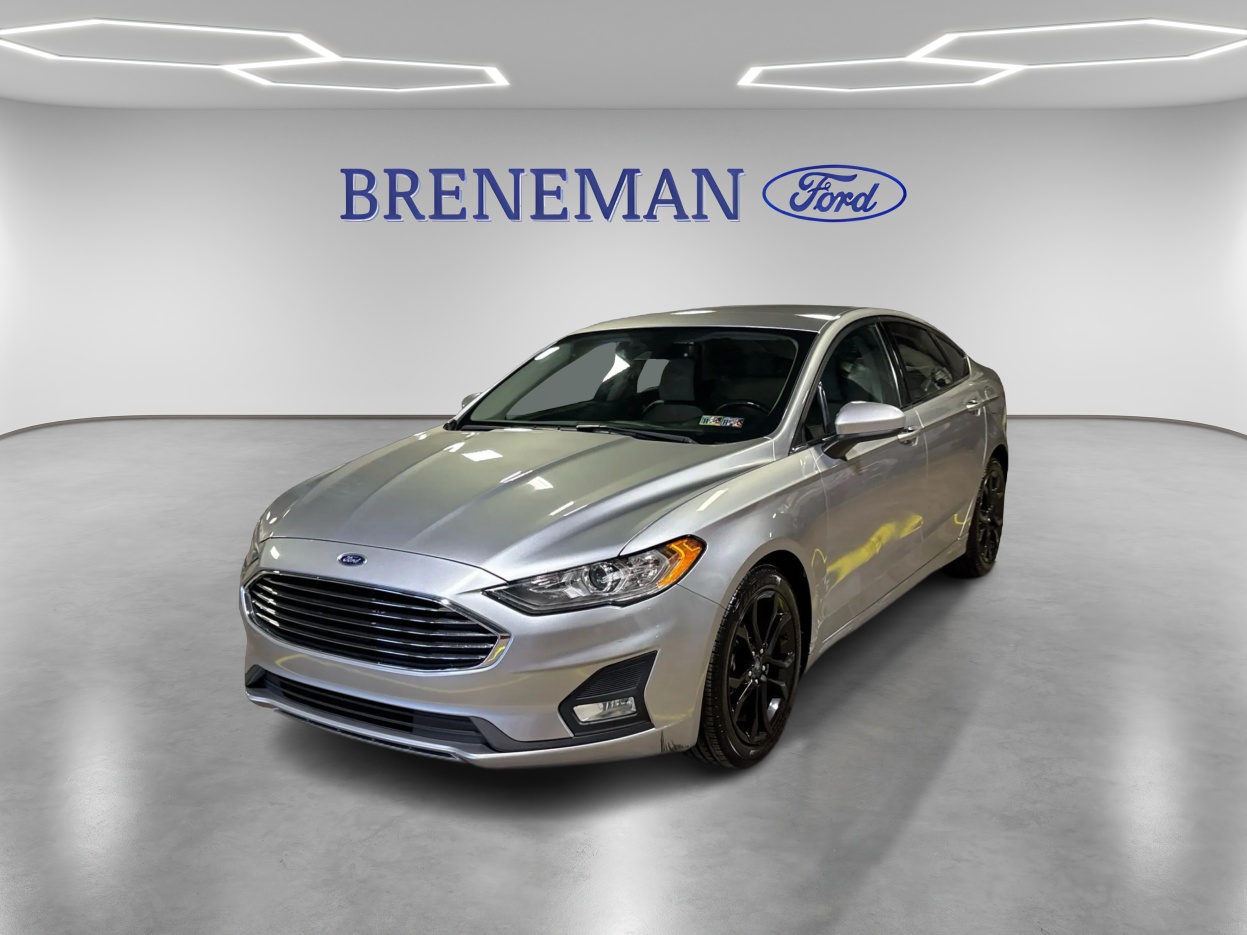 2020 Ford Fusion SE's photo