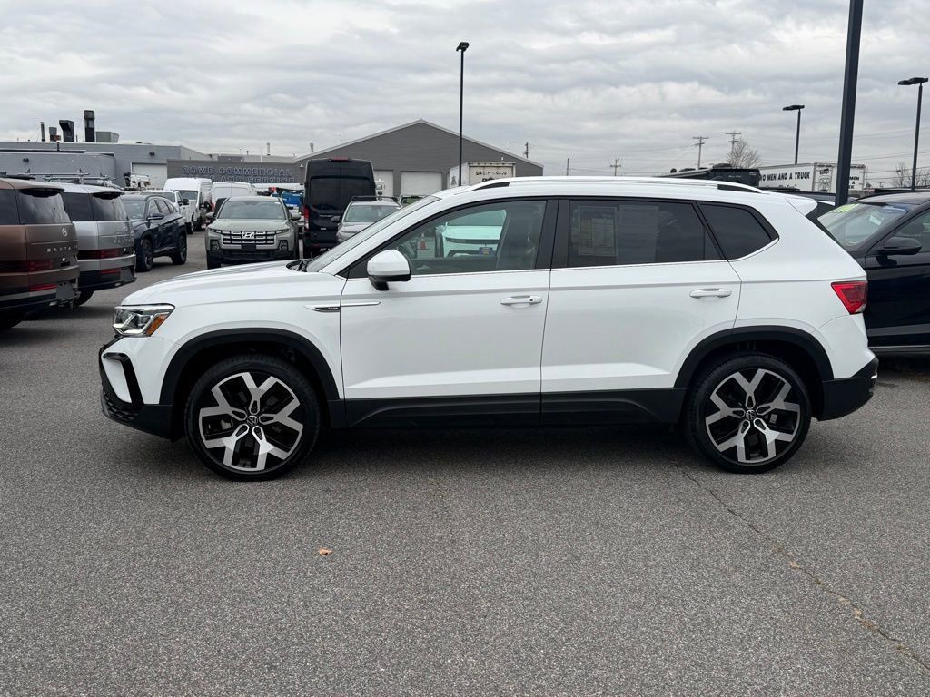 2022 Volkswagen Taos SEL photo 4