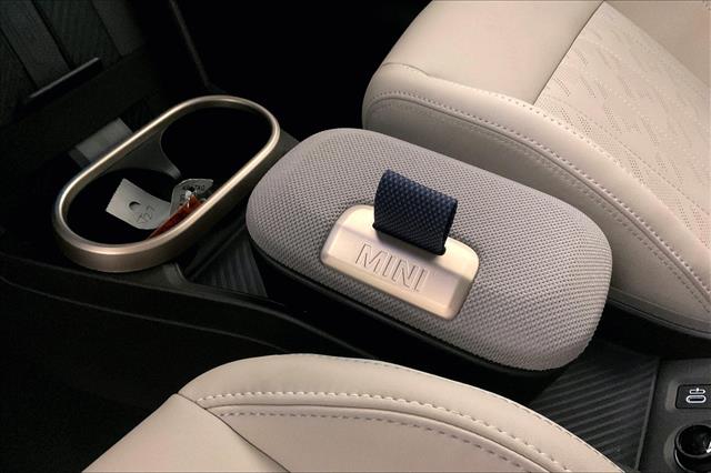 2025 Mini Cooper S Hardtop 4 Door Iconic photo 6