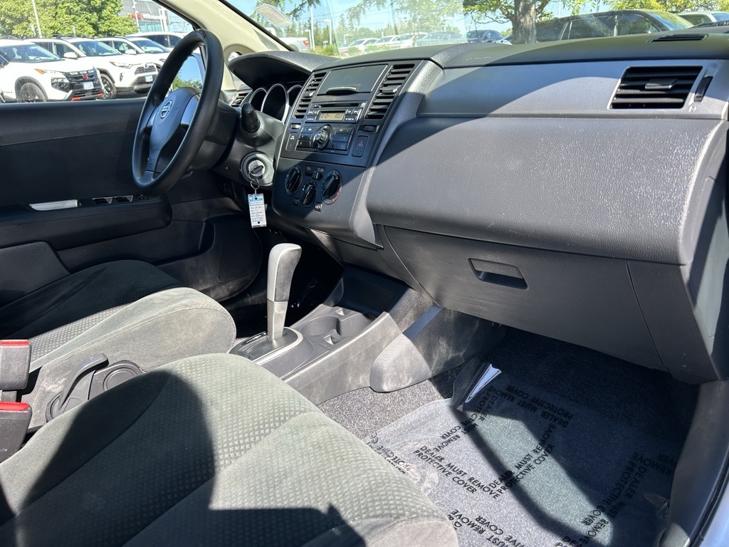 2012 Nissan Versa 1.8 S photo 23