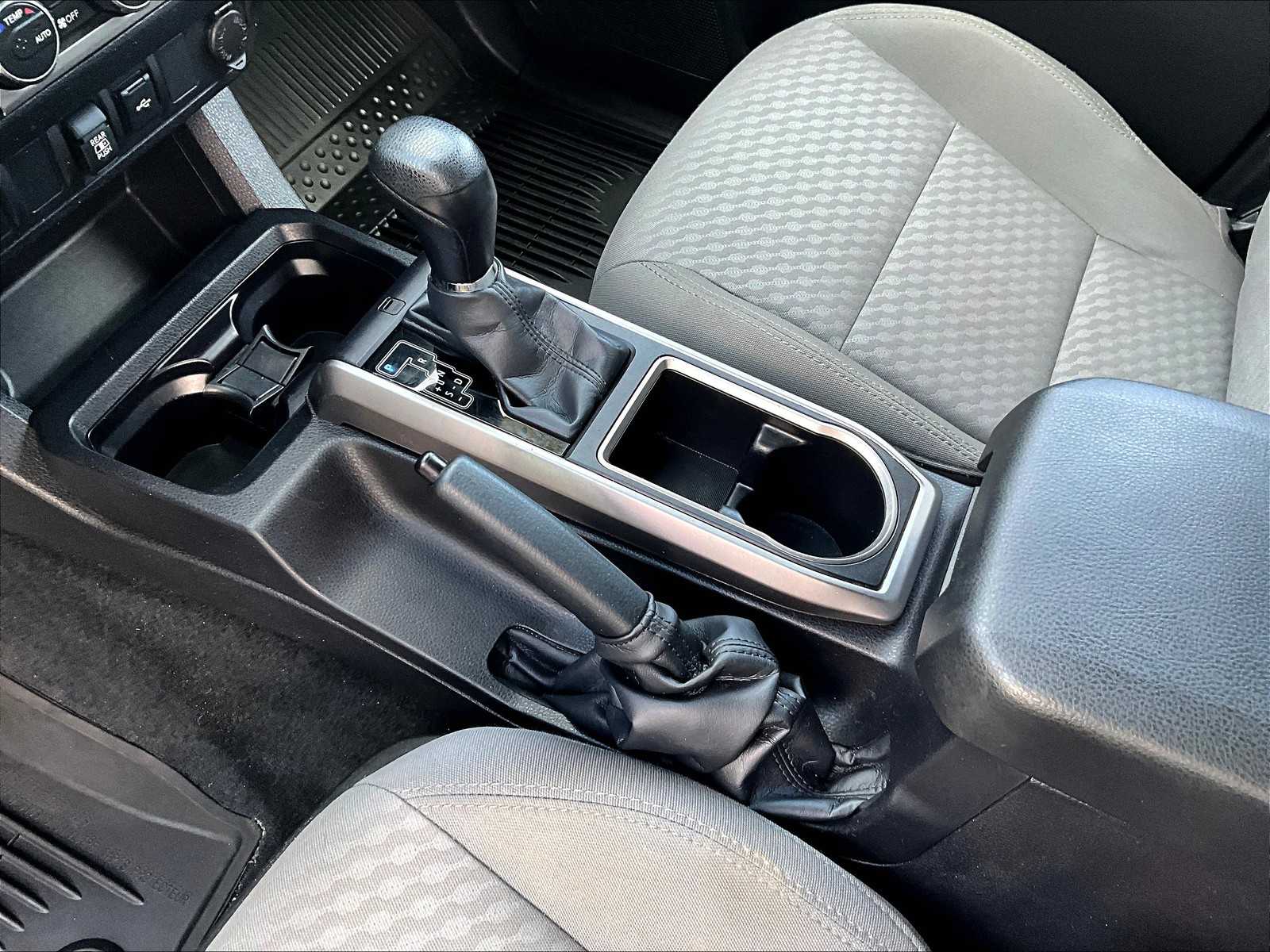 2022 Toyota Tacoma SR5 photo 20