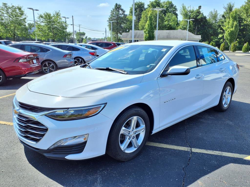 2024 Chevrolet Malibu 1LT photo 3