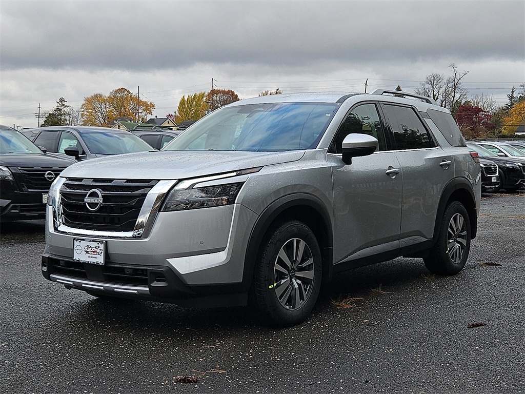 2025 Nissan Pathfinder SL photo 3