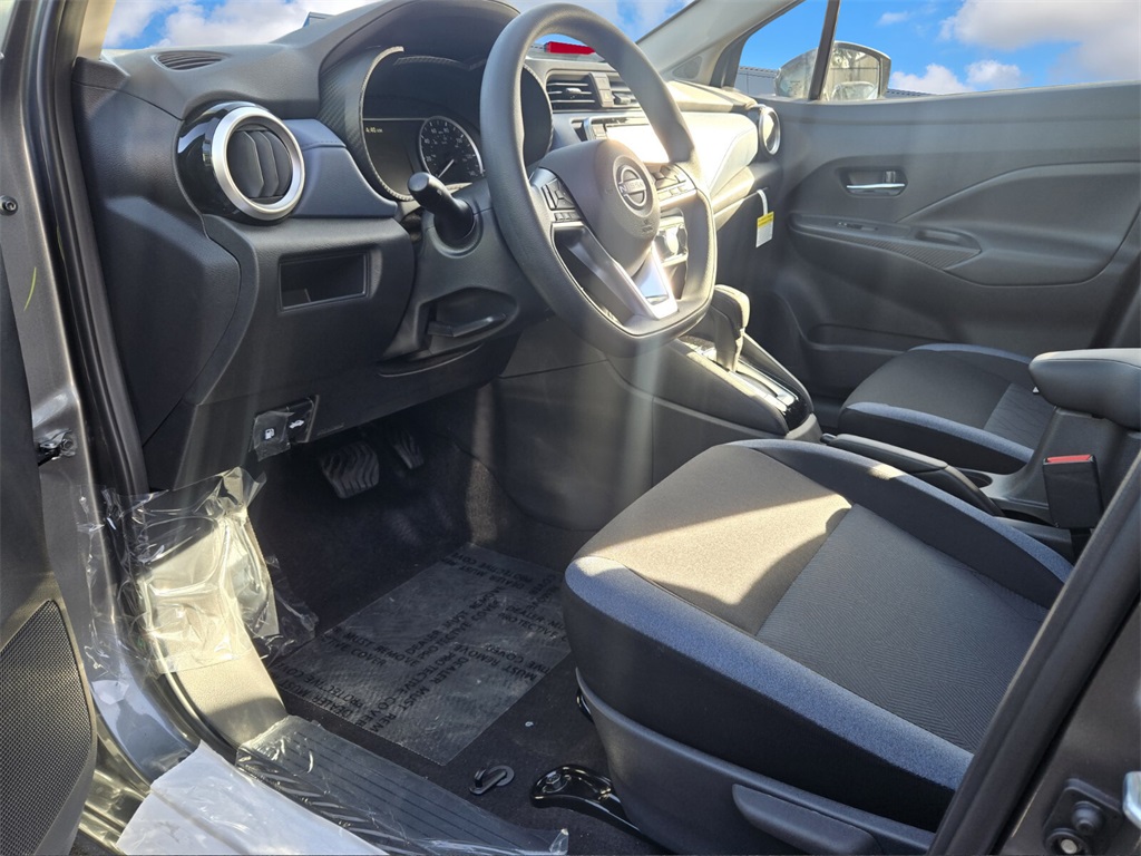 2025 Nissan Versa 1.6 SV photo 4