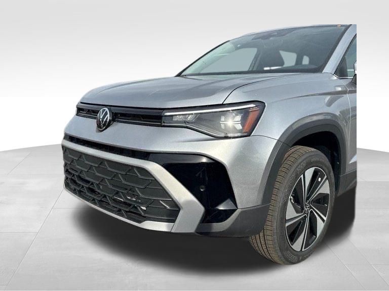 2025 Volkswagen Taos SE photo 7