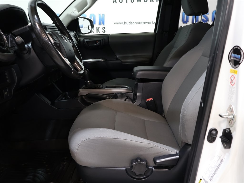 2018 Toyota Tacoma SR5 Access Cab V6 4x4 photo 12