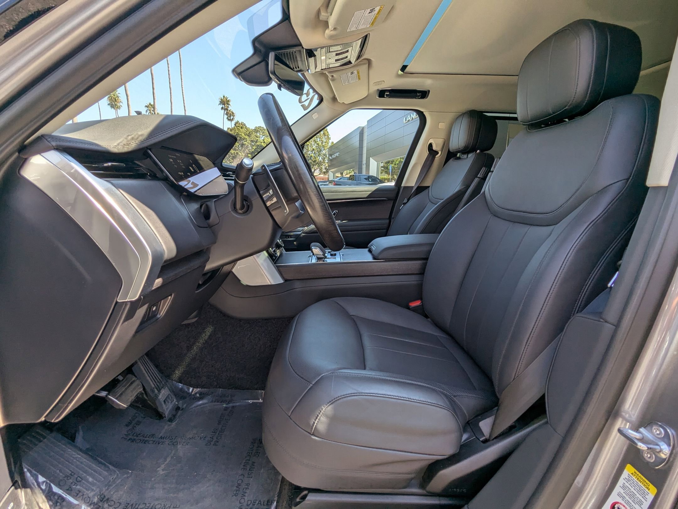 2023 Land Rover Range Rover SE photo 17