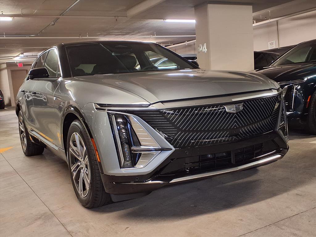 2025 Cadillac Lyriq Luxury photo 3
