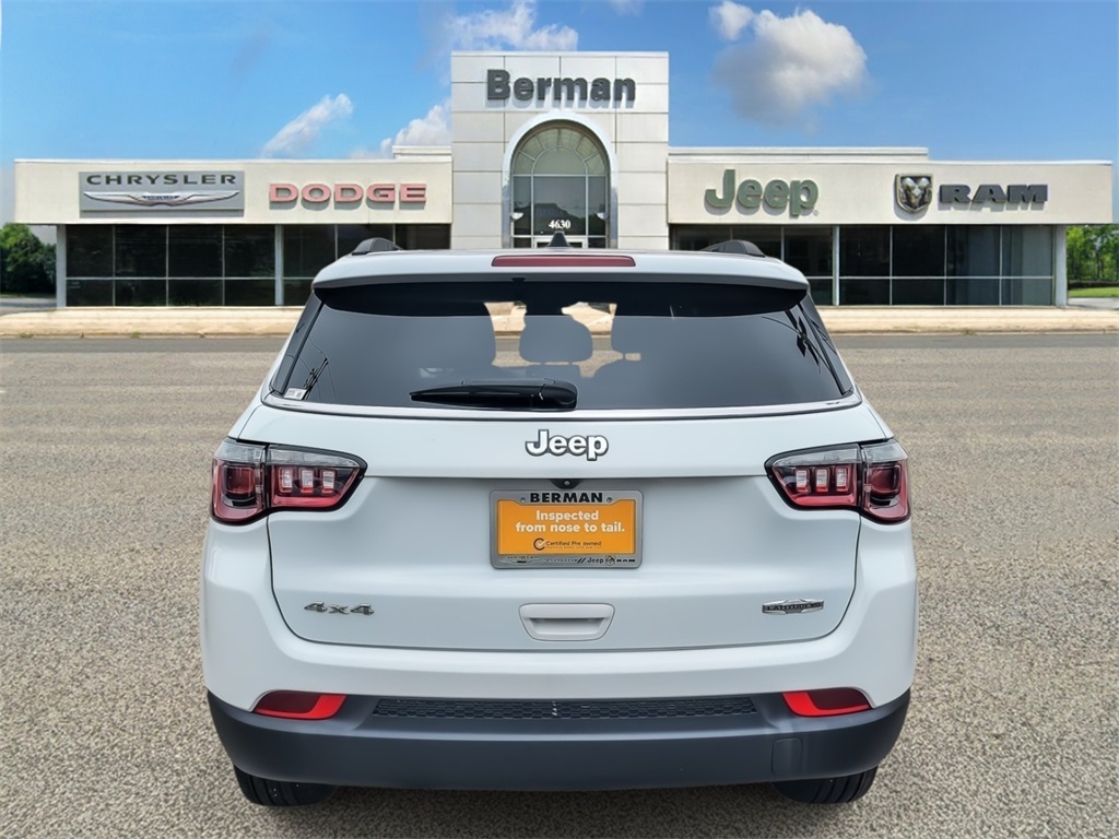 2022 Jeep Compass Latitude Lux photo 3