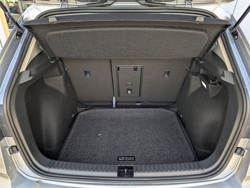 2025 Volkswagen Taos SE photo 19