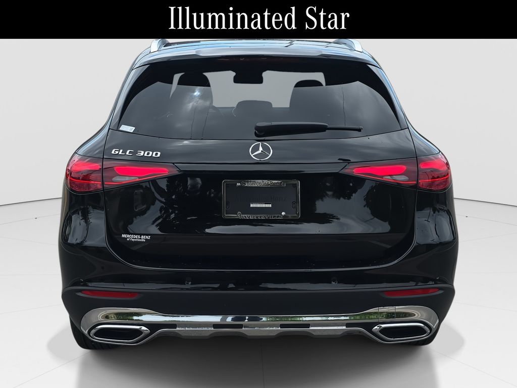 2025 Mercedes Benz GLC 300 photo 3