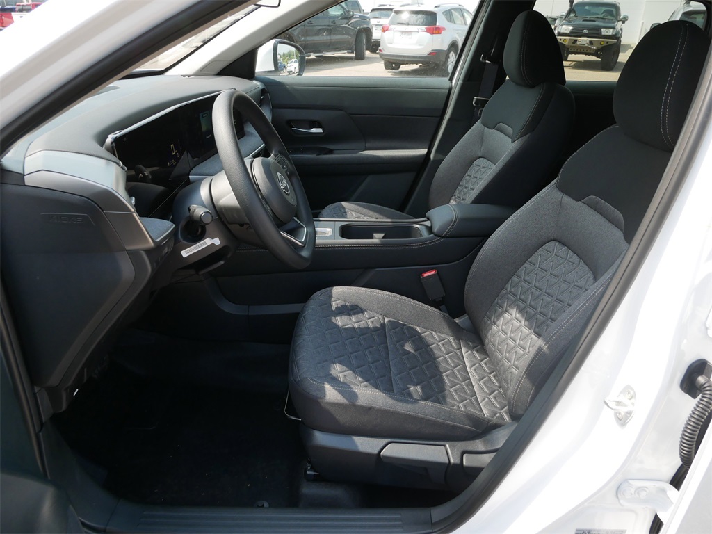 2025 Nissan Kicks SV photo 4